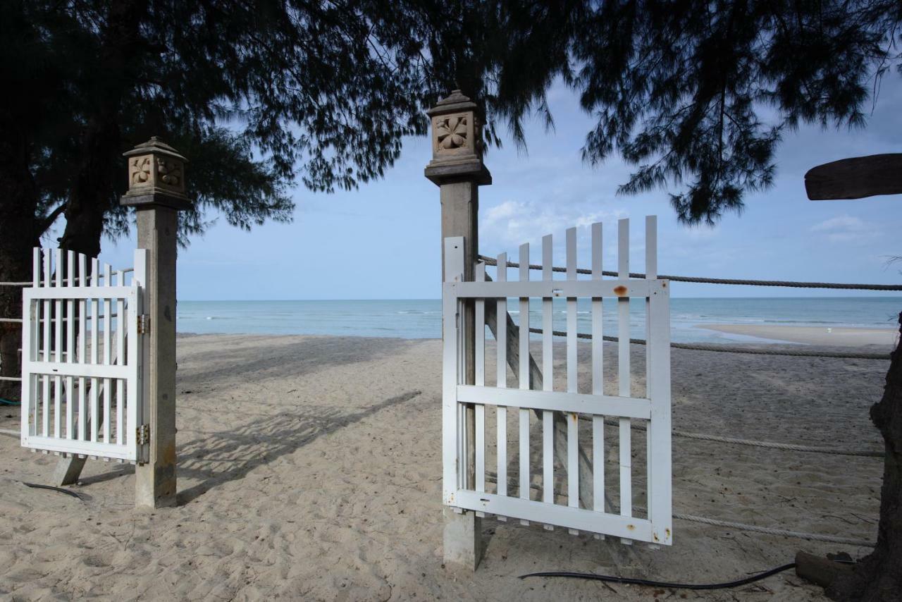 Baan Kratom Tong By The Sea Villa Cha-Am Exterior photo